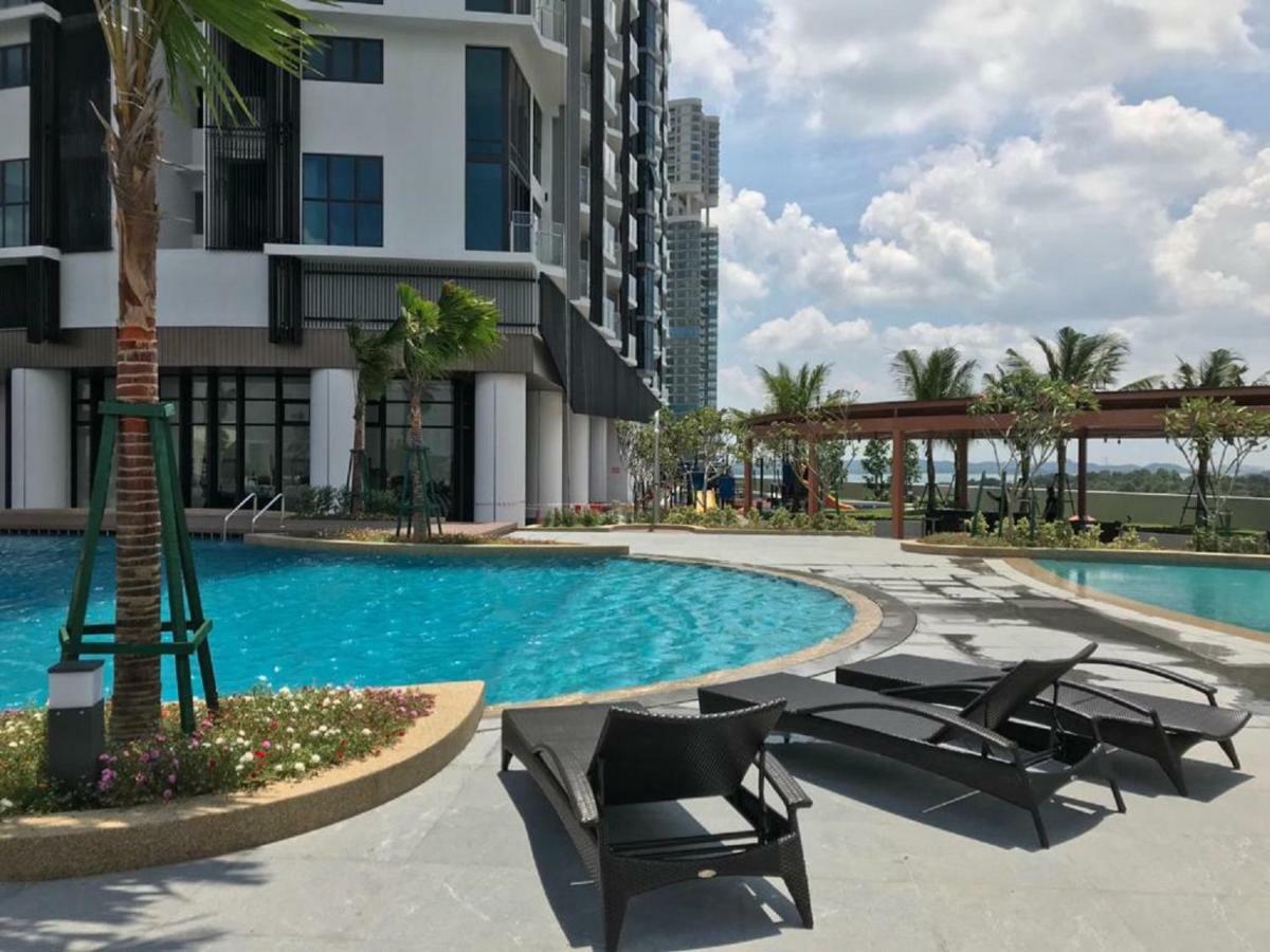 Almas Suites Puteri Harbour Нусаджая Екстериор снимка