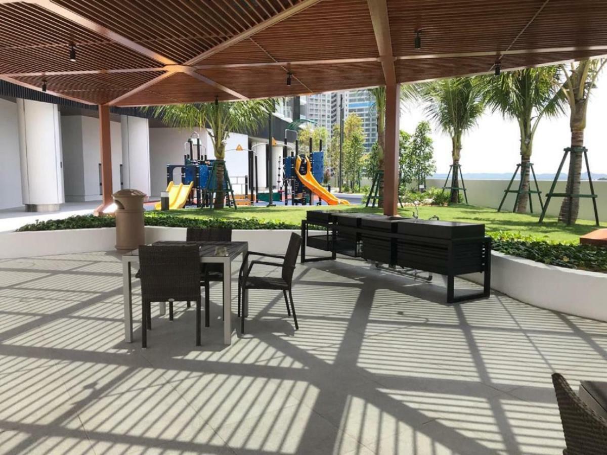 Almas Suites Puteri Harbour Нусаджая Екстериор снимка